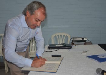 Prefeito de Caraí, Vavá Neiva, é reeleito presidente da AMUC
